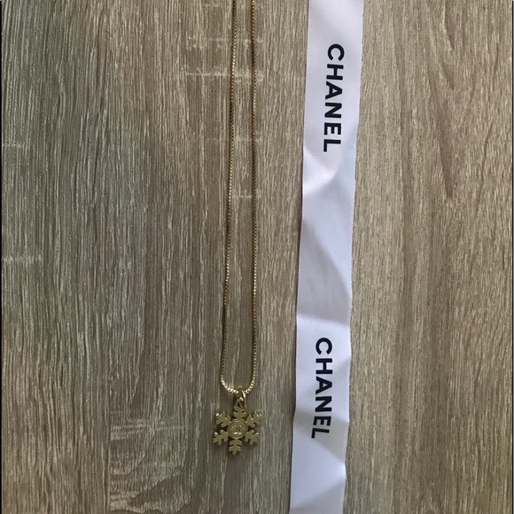 ❄️LAST ONE! Authentic Shiny CHANEL Snowflake Zipper-Pull❄️ - Picture 11 of 16